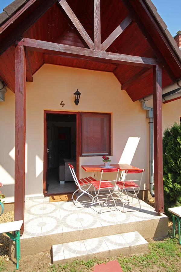 Pension Elisabeth Balatonlelle Exterior foto