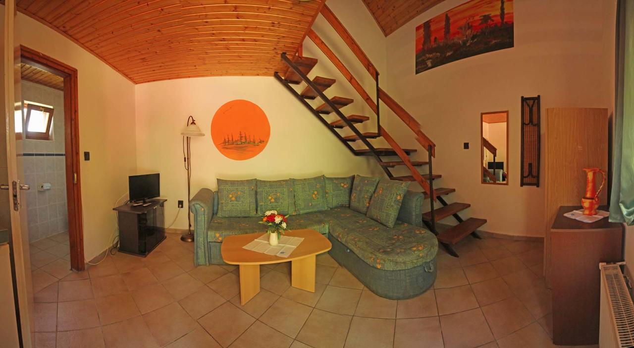 Pension Elisabeth Balatonlelle Exterior foto